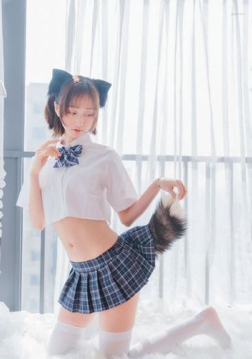 女人脱了精光让人摸秘_DVD日本电影免费